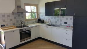A kitchen or kitchenette at Villa Dina
