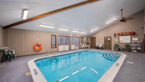 a large swimming pool in a large room at Fox Lair by AvantStay in North Creek