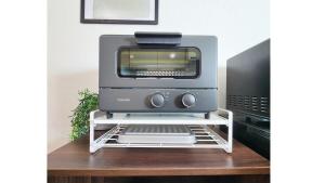 a toaster oven sitting on top of a table at 足利すまいるハウス in Ashikaga