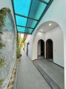 a hallway of a building with a glass ceiling at De Paris Homestay in Cửa Lô +2 photos