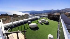 a balcony with a view of the ocean at ゆるり熱海withDOGS in Atami