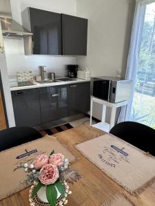 a kitchen with a table with pink roses on it at Bois sauvage in Parentis-en-Born