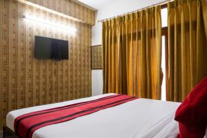 a bedroom with a bed and a tv on a wall at Astoria House in New Town