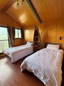 two beds in a room with wooden walls and ceilings at Mo Huai Su-桃園市民宿085號 in Hualing +35 photos