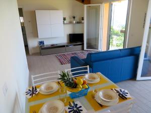 a living room with a dining table and a kitchen at Kenya in Stresa +14 photos