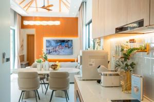 a kitchen and dining room with a table and chairs at Luxury B Baya Pool Villa in Ban Chong Phli