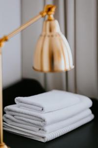 a pile of towels sitting on a table with a lamp at Lucy Villa in Băile Tuşnad +42 photos