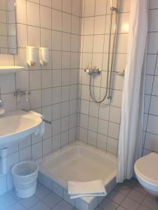 Koupelna v ubytování Hôtel de France