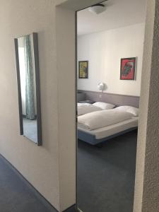 Postel nebo postele na pokoji v ubytování Hôtel de France