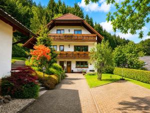 a house with a pathway in front of it at Zur Kapellenwiese in Oberthal