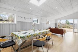 a dining room with a table and chairs at SL343-Slagelse-Bygvangen-7 in Strandlyst