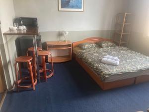 En eller flere senge i et værelse på Easy Stay Apartments