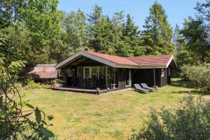 a small house with a porch in a yard at JB353-Brovst-Hjortevaenget-13 in Brovst