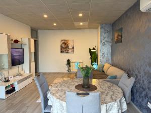 a living room with a table and chairs at Hugo s home, apartman blizu bazena i bolnice in Krapinske Toplice