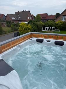 a jacuzziificialificialificialificialificialificialificialificialificialificialificial at Loft Günni mit Whirlpool in Wietzendorf