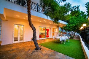 a patio with a table and a tree at Aias Summer House in Aiándion