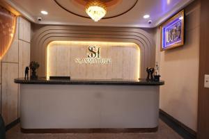 a dressing room with a st stanley hotel sign on the wall at Hotel Sharma Jaipur in Jaipur