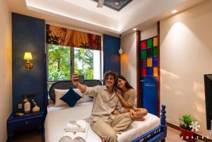a man and a woman sitting on a bed at Zostel Kolkata in Kolkata