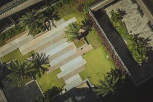 an overhead view of a courtyard with palm trees at Renaissance Haikou Hotel in Haikou