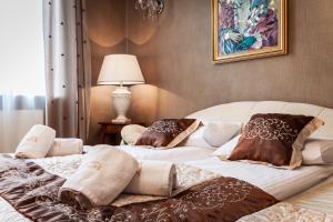 Posteľ alebo postele v izbe v ubytovaní Aparthotel Oberża