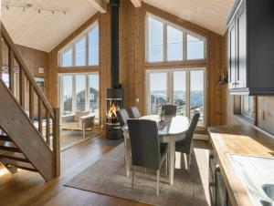 a kitchen and dining room with a table and chairs at Ski cabin in Hafjell in Øyer