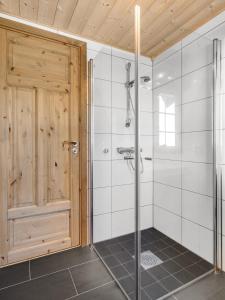 a bathroom with a shower with a glass door at Ski cabin in Hafjell in Øyer +33 photos