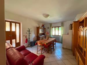 a living room with a red couch and a table at Da Gabriele è vacanza in Gubbio