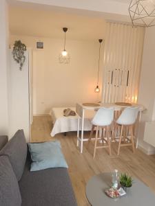a living room with a couch and a table at SG Estudios Sanlúcar in Sanlúcar de Barrameda