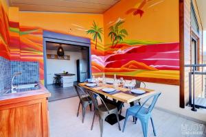 a dining room with a table and a bed at PAPANG - House 148m 3rooms Jacuzzi in Saint-Leu