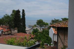 a view of a city with roofs at Mudanya Yıldız Otel in Mudanya
