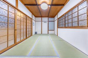 an empty room with a door and a corridor at Lax奈良Annex in Mitsugarasuchō +62 photos