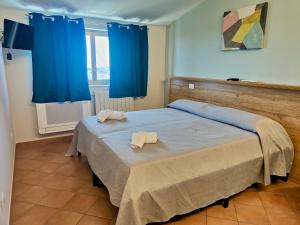 a bedroom with a bed with two towels on it at La Casa di Stefy - affittacamere in Cammarata