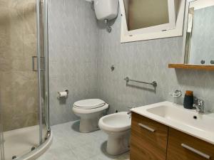 a bathroom with a toilet and a sink and a shower at La Casa di Stefy - affittacamere in Cammarata