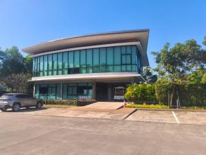 a building with a car parked in front of it at Silbergluuk in Udon Thani