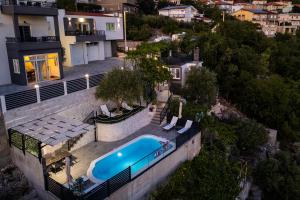 an overhead view of a swimming pool on a house at Apartman Klara in Vrgorac
