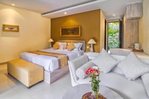 Llit o llits en una habitació de Labak River Hotel by EPS