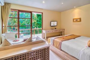 Llit o llits en una habitació de Labak River Hotel by EPS