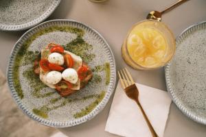 a plate with food in the shape of a heart at Olisa Al Mar in Maresias