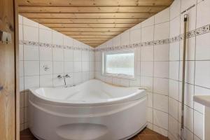 a white tub in a bathroom with a window at FA058-Faxe-Ladeplads-Anders-Lassens-vej-2 in Fakse Ladeplads +21 photos