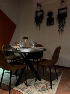 a dining room table with chairs and wine glasses at Locanda il nido in Moscolo