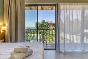 a bedroom with a bed and a large window at Mas Cusi in Palau-Saverdera