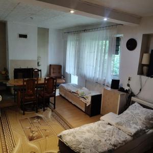 a living room with a table and a dining room at Kwatery u Gabrieli in Włodzimierzów