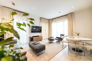 a living room with a couch and a table at Elbblick Premium-Apartment zentral in Dresden in Dresden