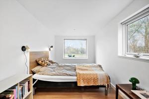 a bedroom with a bed and a window at S754-Stroby-Ladeplads-Svalemosevej-84 in Strøby Ladeplads