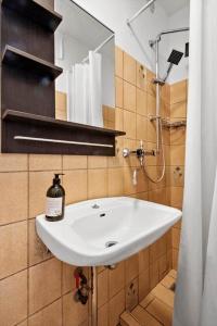 a bathroom with a white sink and a mirror at S754-Stroby-Ladeplads-Svalemosevej-84 in Strøby Ladeplads