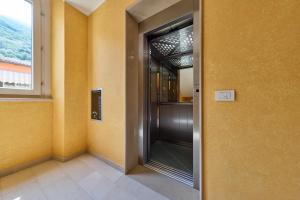 a elevator in a room with a window at The Lake Balcony by Gardenjoy in Brenzone sul Garda