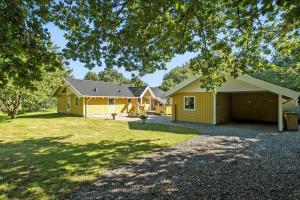 a house with a garage and a yard at OH496-Hadsund-Kaeragervej-12 in Hadsund