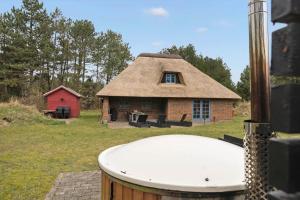 a small brick house with a thatched roof at 0213-Romo-A-Hveyselsvej-3 in Høm