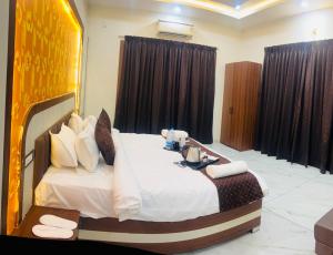 a bedroom with a large bed in a room at Shaahi Resort Harda in Bhunās +54 photos