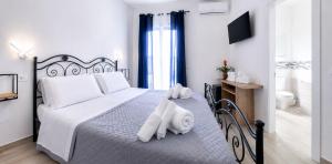a bedroom with a bed with white towels on it at Villa Katia - Affittacamere in Torre Marino +14 photos